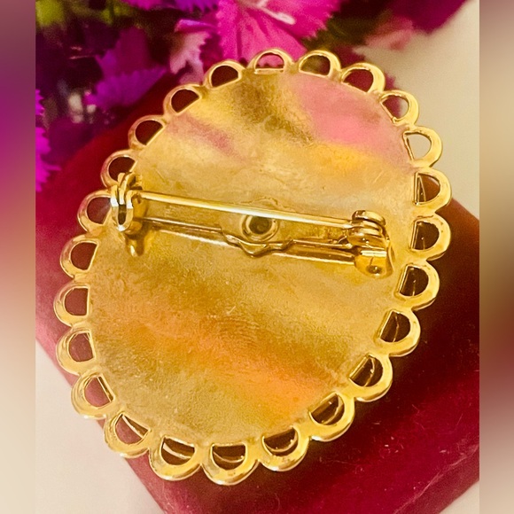 Vintage Cameo Brooch - Picture 9 of 10